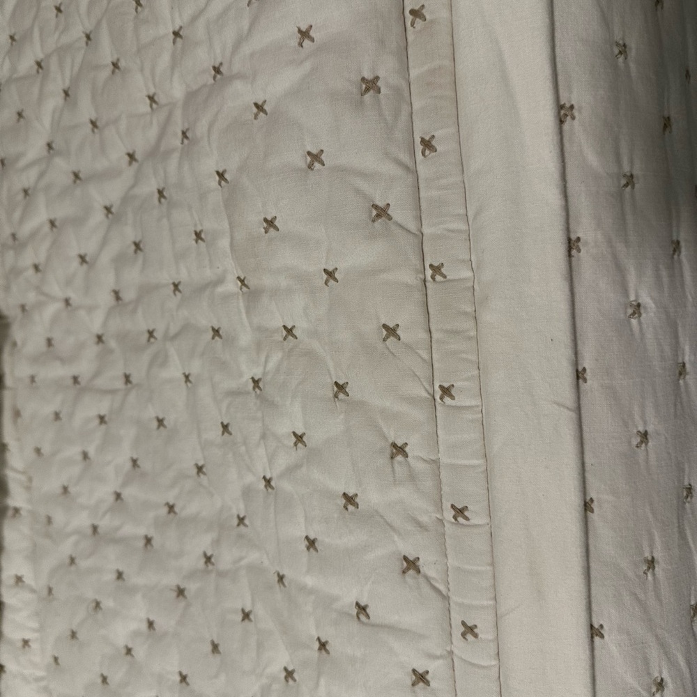 Beddy’s Monroe Luxe- Full Size (color as shown in photo) original zip. - Picture 5 of 8